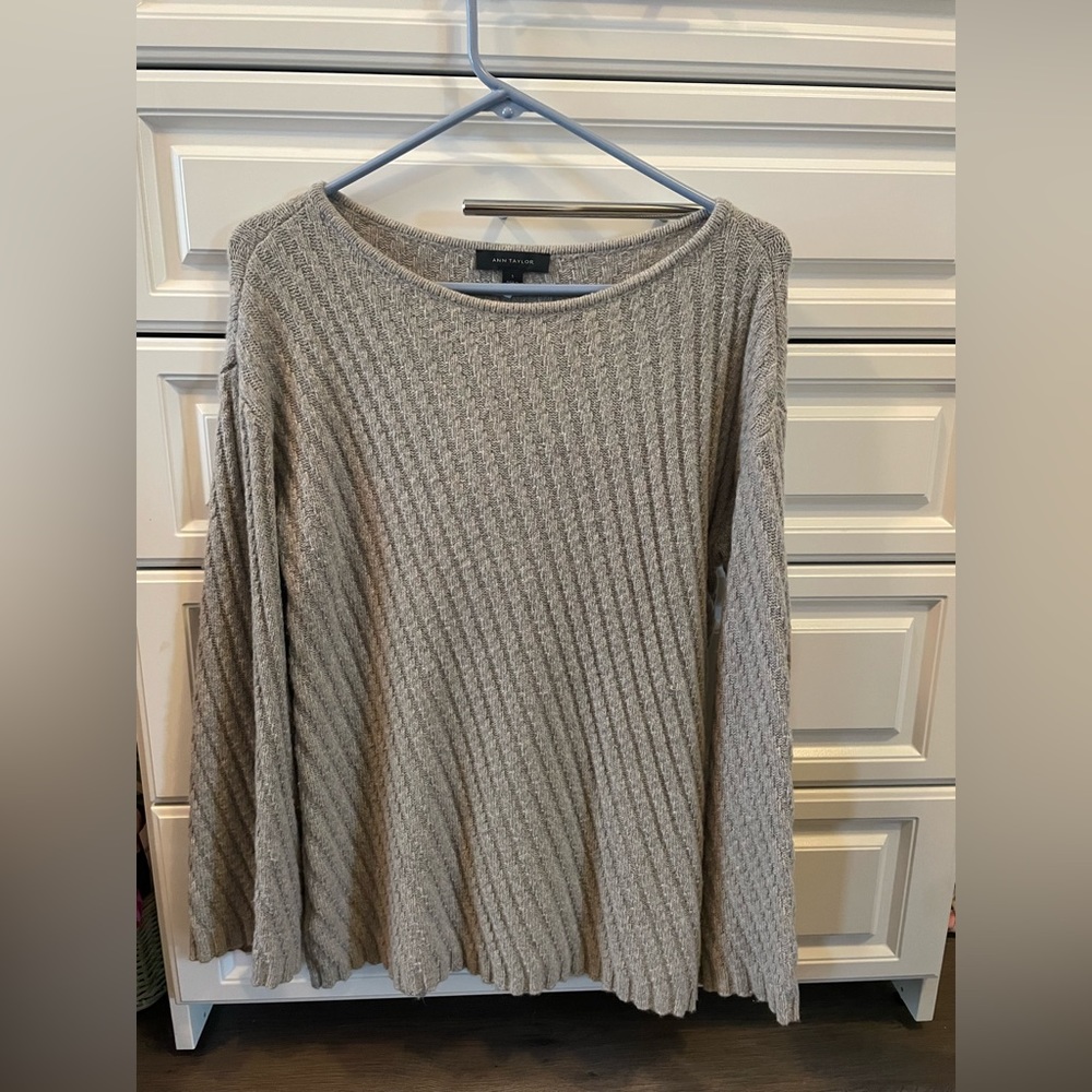 Ann Taylor grey cable sweater. Small.